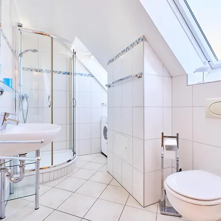 104 5, Ginsterweg 1 E *